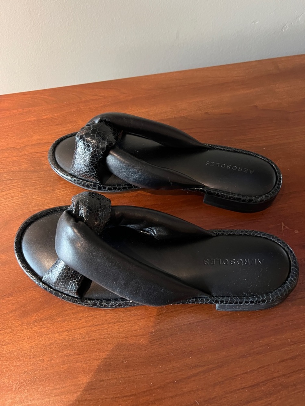 AEROSOLES Black Knotted Toe-Loop Slide Sandals
